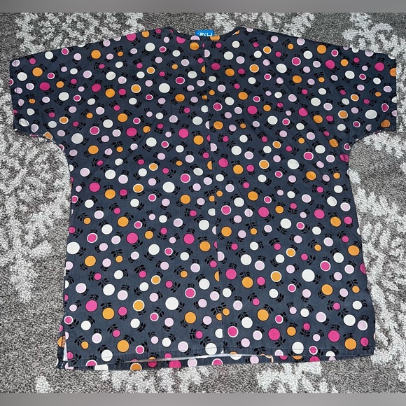 ⭐️H.Q.Scrub short sleeve top, guessing size Small⭐️Used Condition ⭐️ - Picture 3 of 9